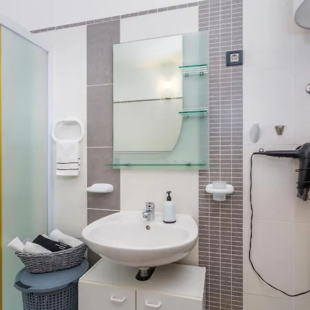 2 Bedroom In Apartament Skrbčići